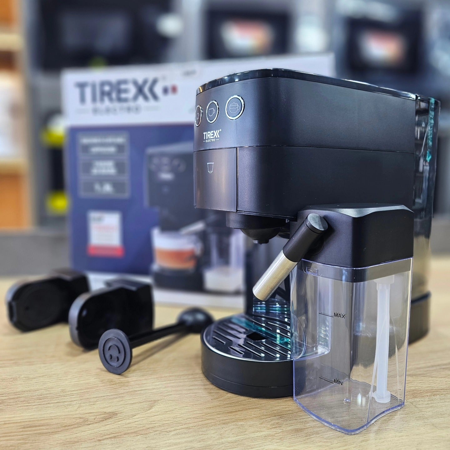 Machine à café 4 en 1 avec Cappuccino – Electro CAF1800 TIREXX